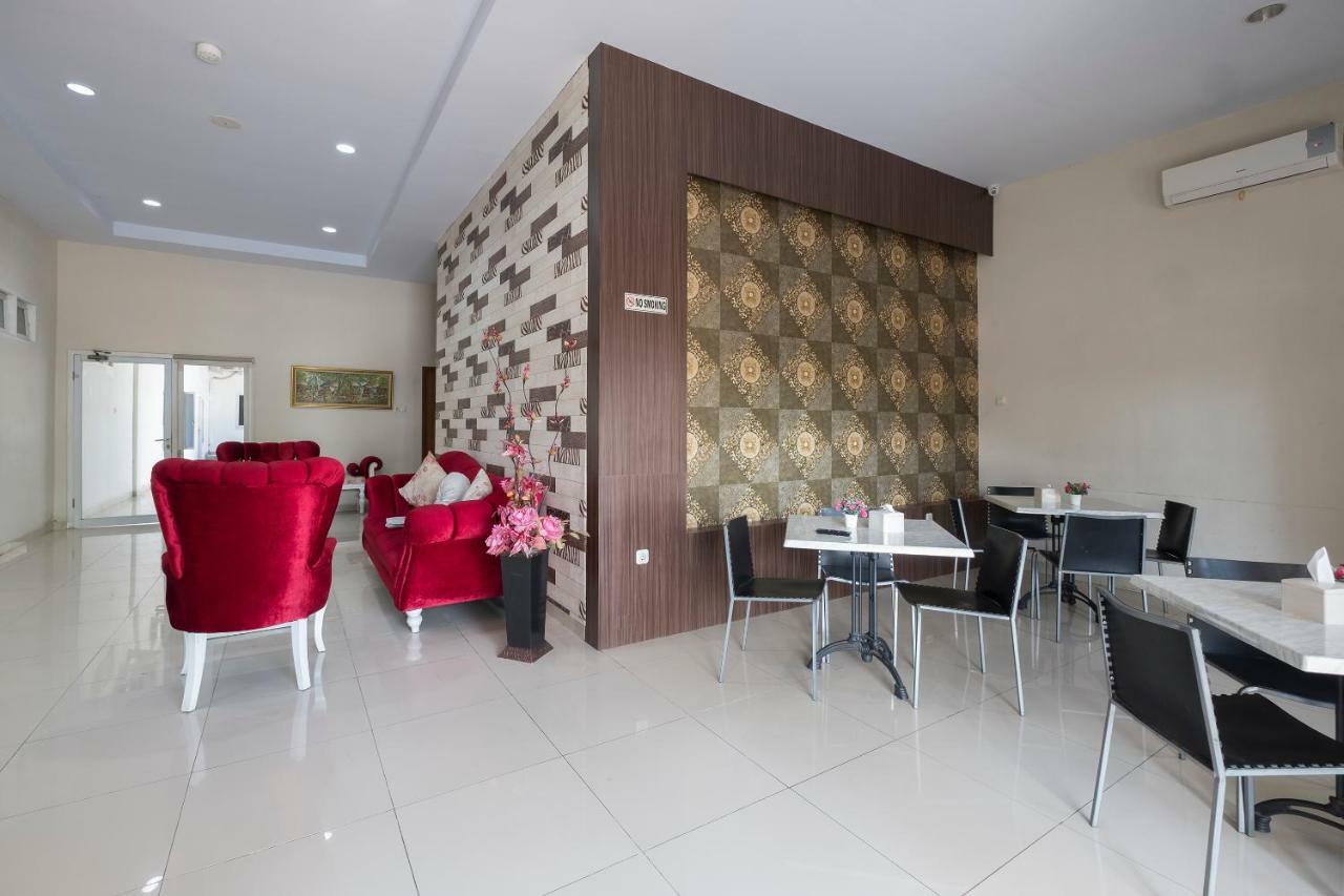 Hotel Astra Novilia Makassar Exterior foto