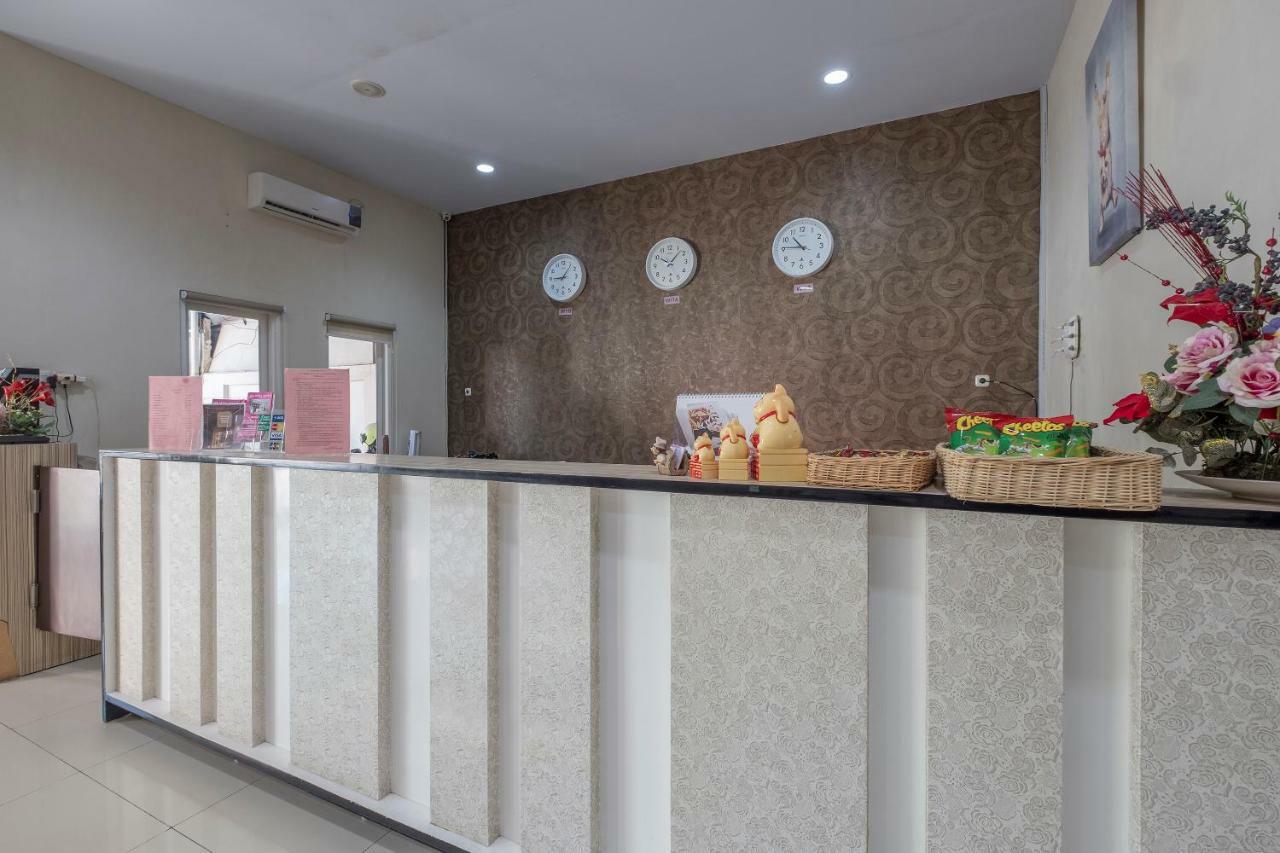 Hotel Astra Novilia Makassar Exterior foto