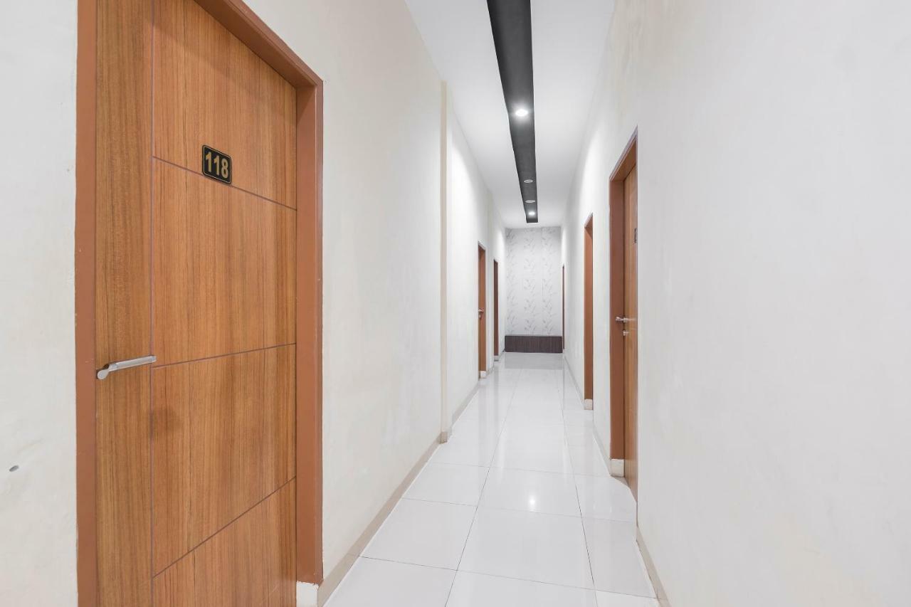 Hotel Astra Novilia Makassar Exterior foto