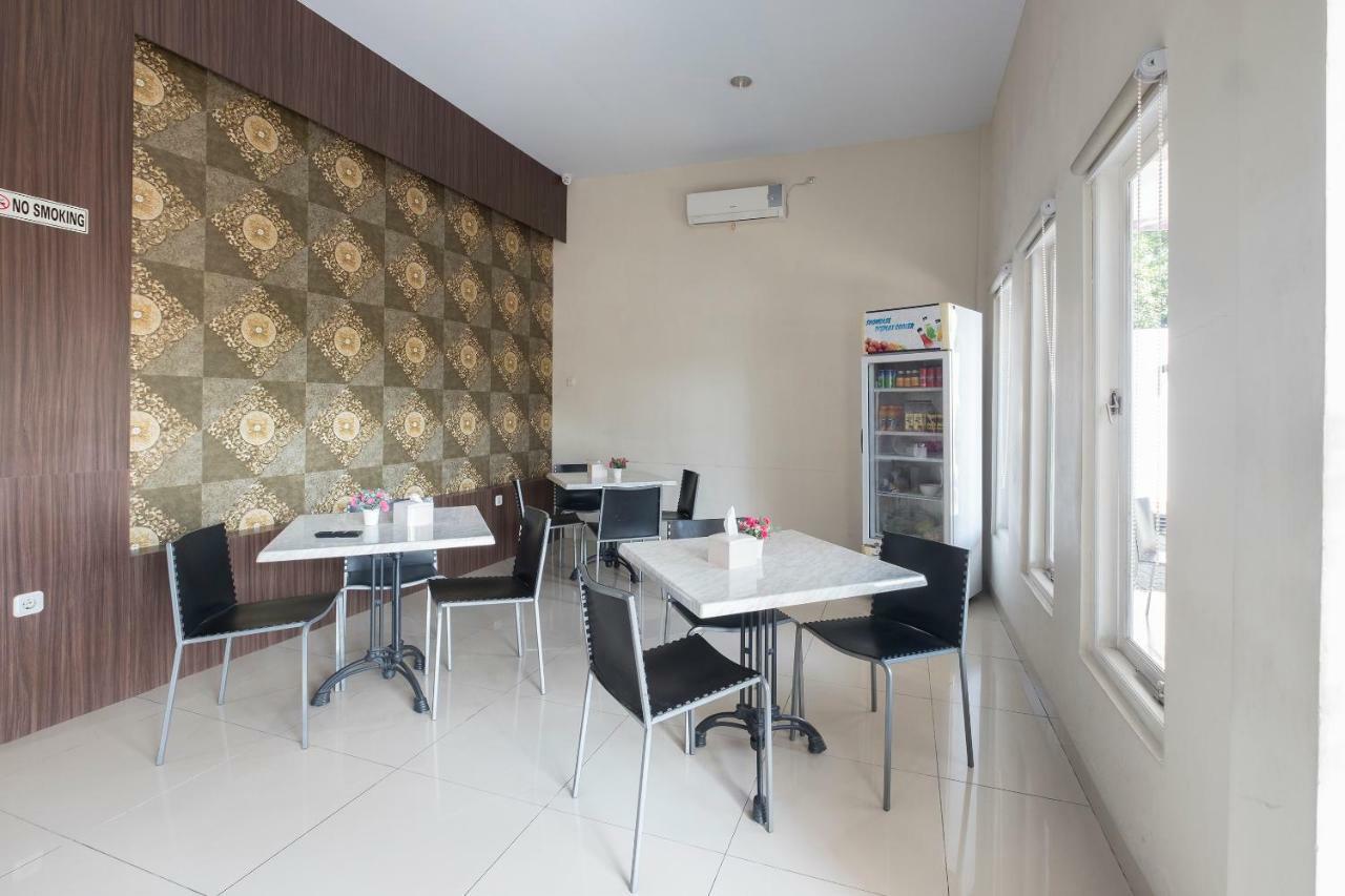 Hotel Astra Novilia Makassar Exterior foto