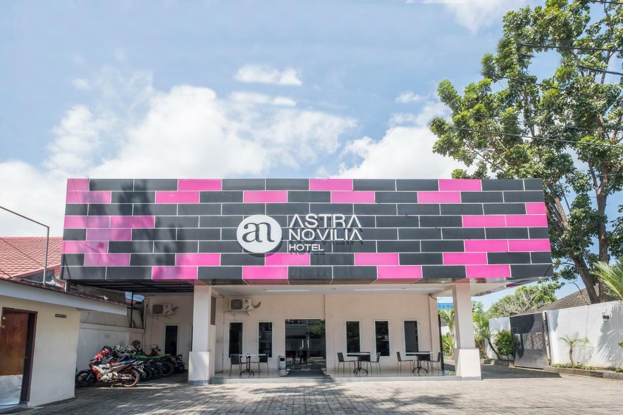 Hotel Astra Novilia Makassar Exterior foto
